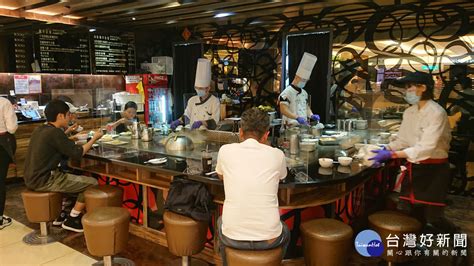 餐廳注意事項|餐飲業防疫管理措施 餐飲場所為提供民眾飲食、親友聚會之。